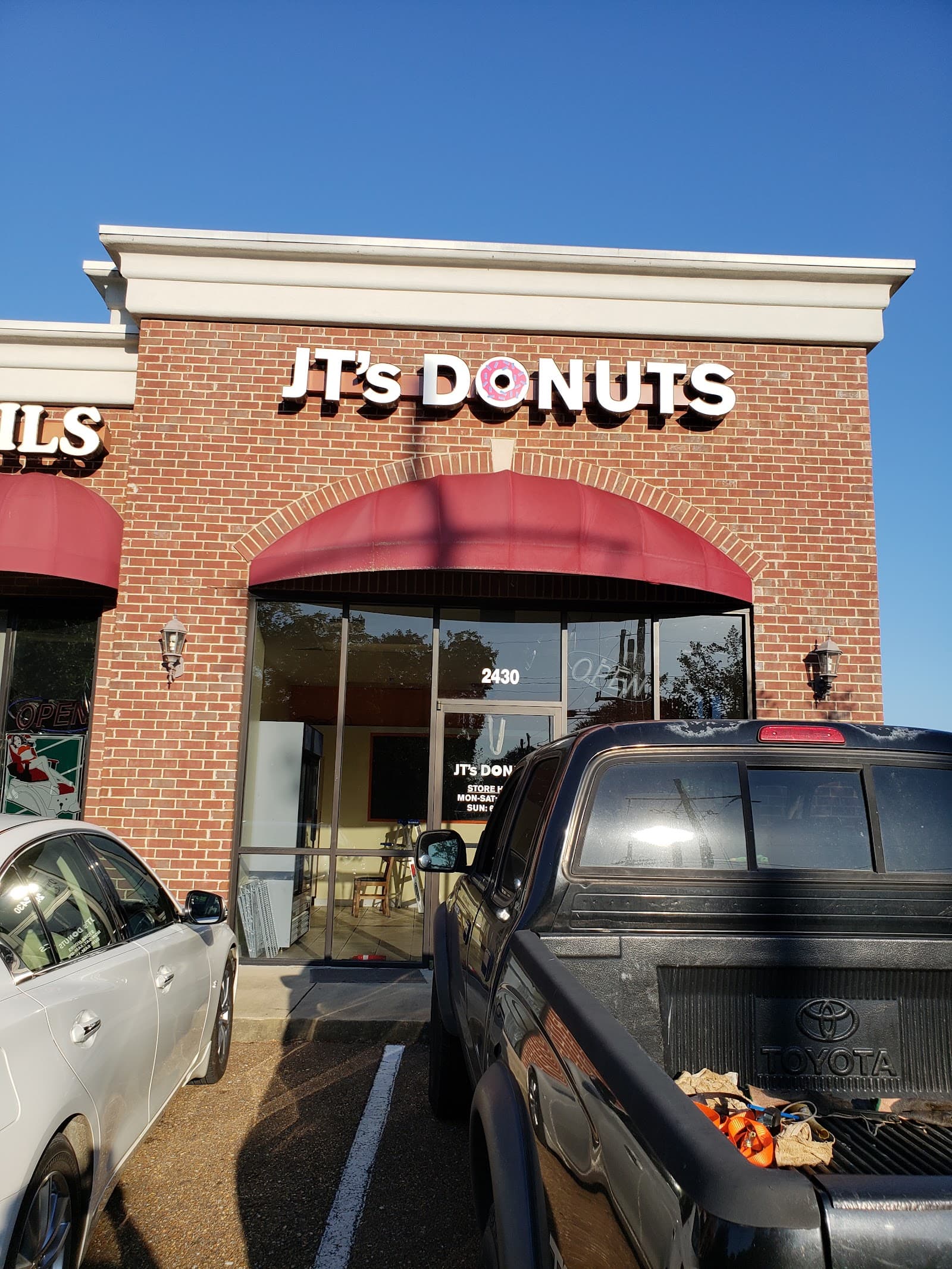 Grand Donuts LLC in Hernando