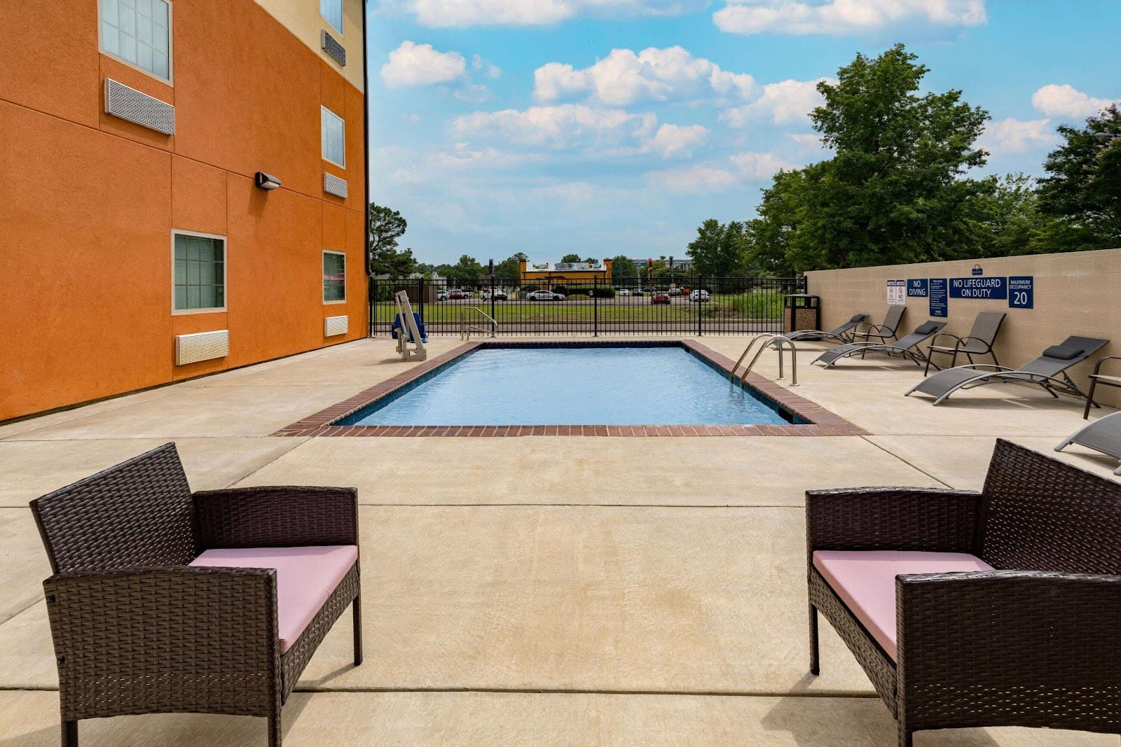 Days Inn & Suites by Wyndham Horn Lake/Memphis Graceland in Horn Lake