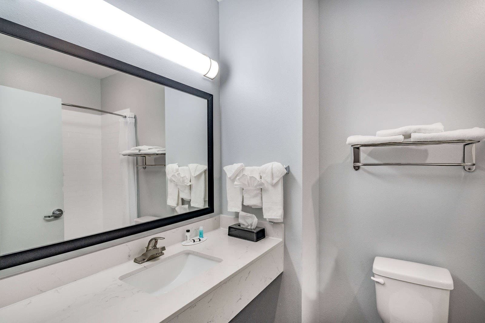 Days Inn & Suites by Wyndham Horn Lake/Memphis Graceland in Horn Lake