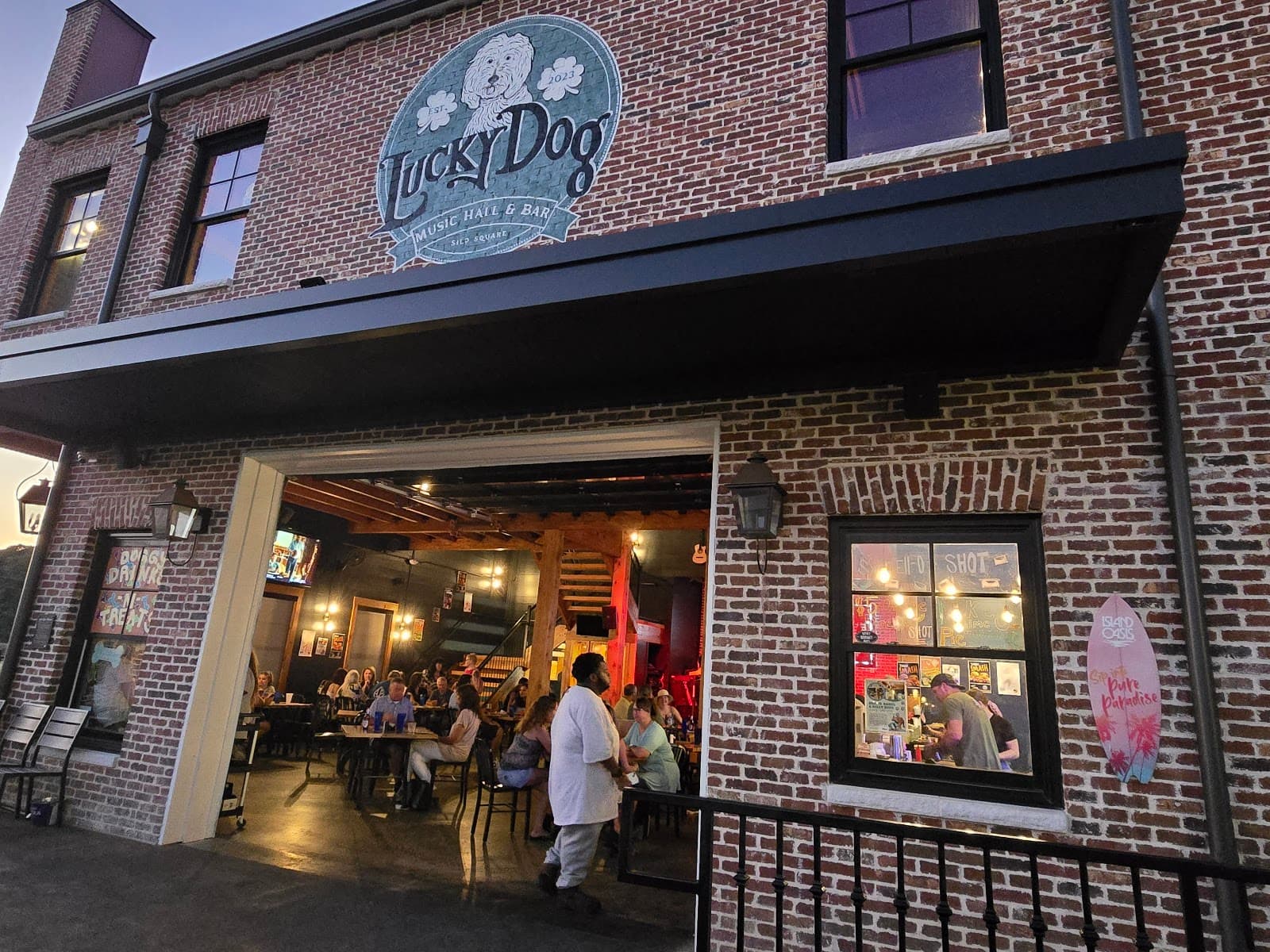 Lucky Dog Music Hall & Bar in Southaven