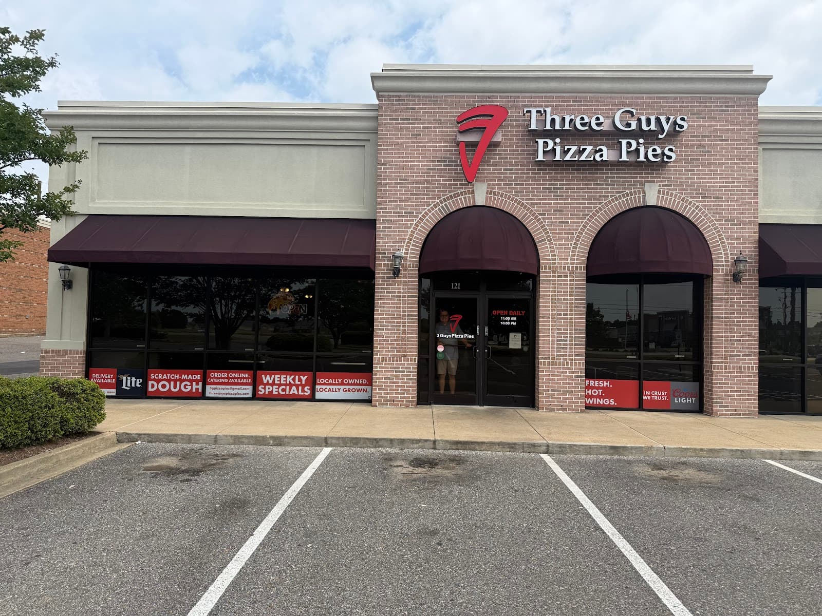 3 Guys Pizza Pies in Southaven