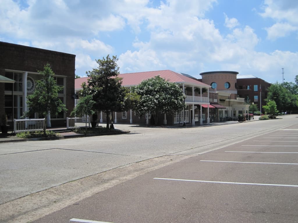 Historic storefronts facing the Hernando Courthouse Square