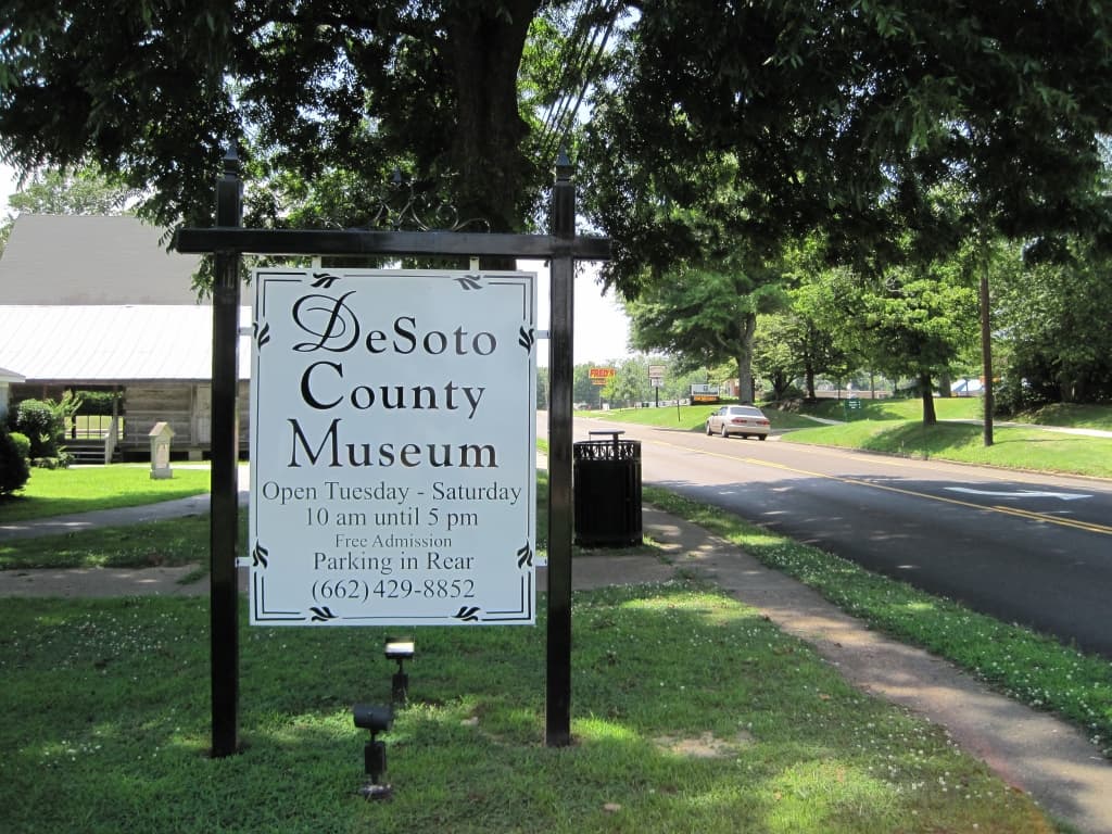 DeSoto County Museum sign beside Commerce Street in Hernando